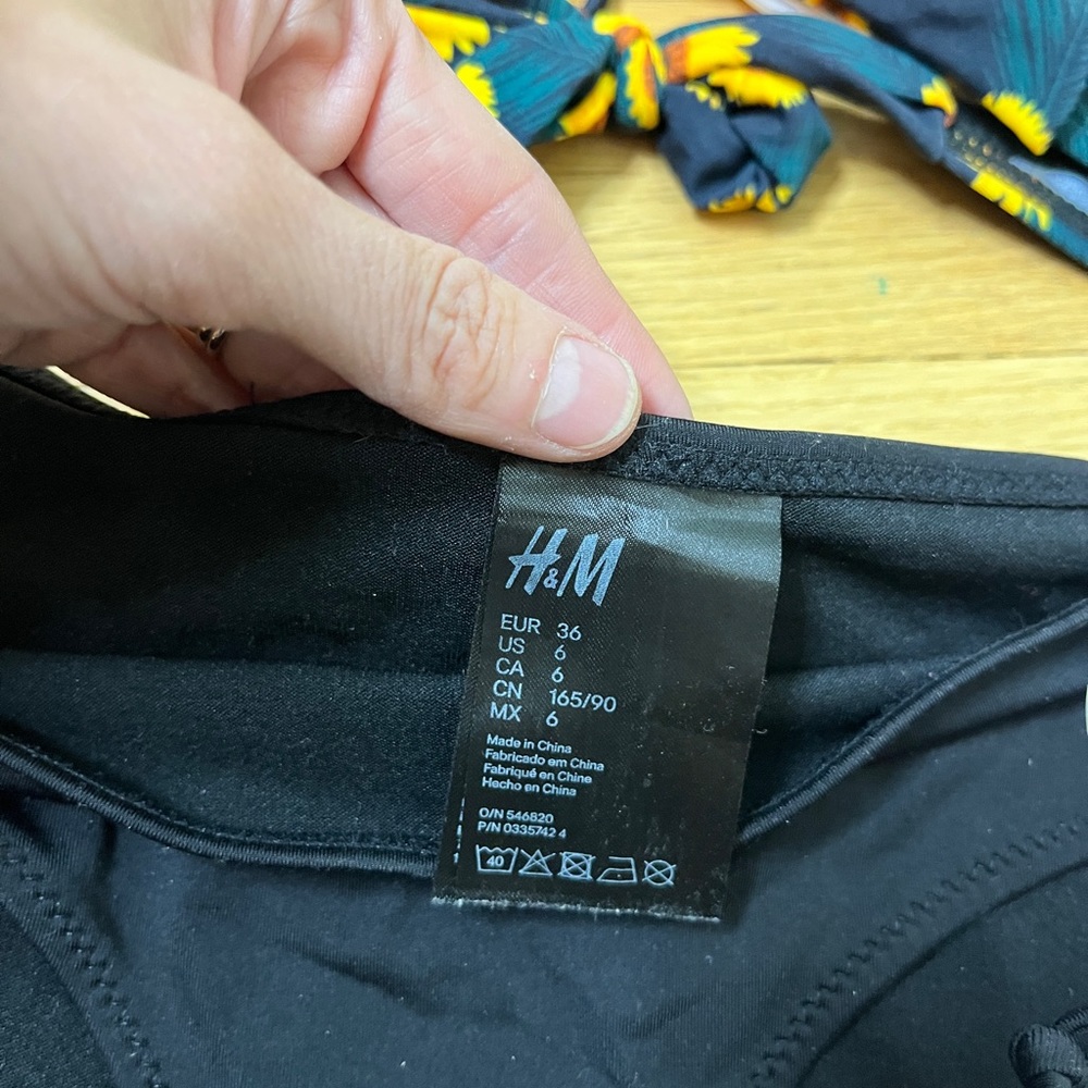 Bikini Bundle!! Size small and medium h&m haul! Four bikinis - Picture 8 of 9